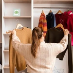 Guia prático para montar um guarda-roupa cápsula sustentável sem abrir mão do estilo