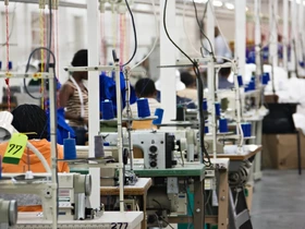 Impacto da indústria têxtil no meio ambiente como repensar nosso guarda-roupa