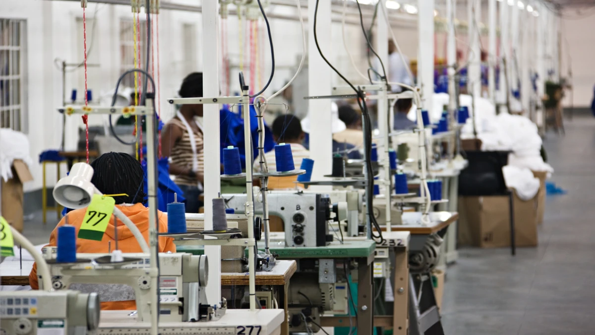Impacto da indústria têxtil no meio ambiente: como repensar nosso guarda-roupa