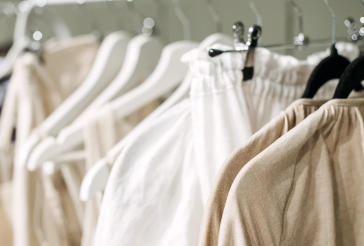 O que é slow fashion e como adotar um novo jeito de se vestir sem abrir mão do estilo