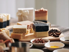 Sabonetes artesanais ou industriais descubra qual faz mais sentido para o seu dia a dia